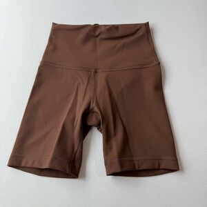 Lululemon Wunder Train High-Rise Short 6"
Java - Size 2